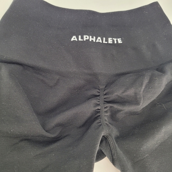 alphalete Athletics black womens Amplify Short 4.5" but scrunch size small - Picture 7 of 8